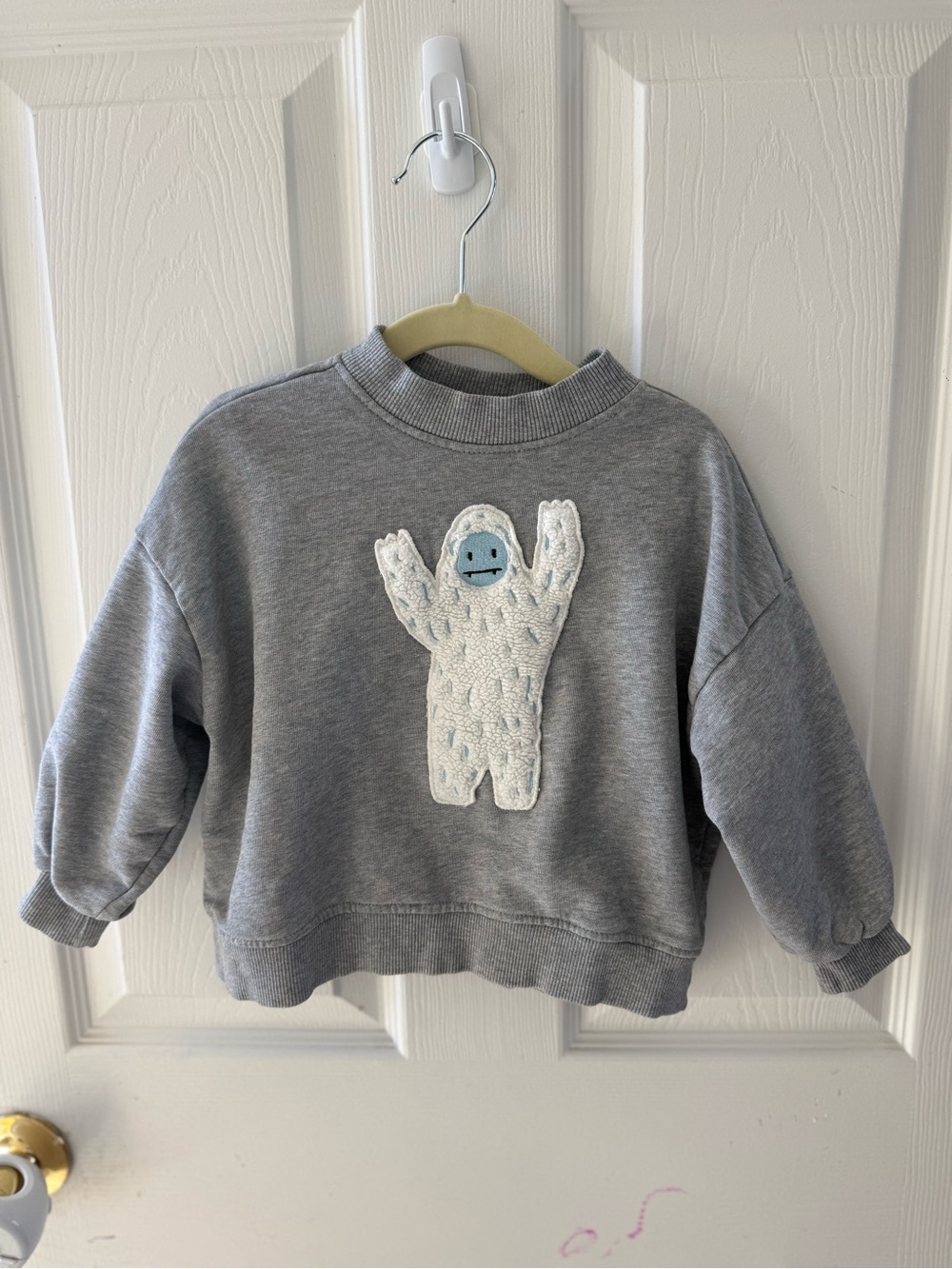 Hanna Andersson Yeti Sherpa Appliquรฉ Sweatshirt Gray 2T